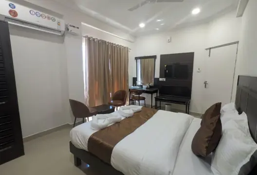 Tag My Stay Mist- Best Hotel Near Apollo Hospital